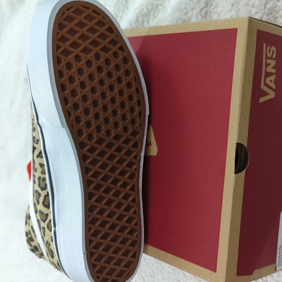 VANS FILMORE HIGH TOP PLATFORM SNEAKER - LEOPARD. - Picture 9 of 9